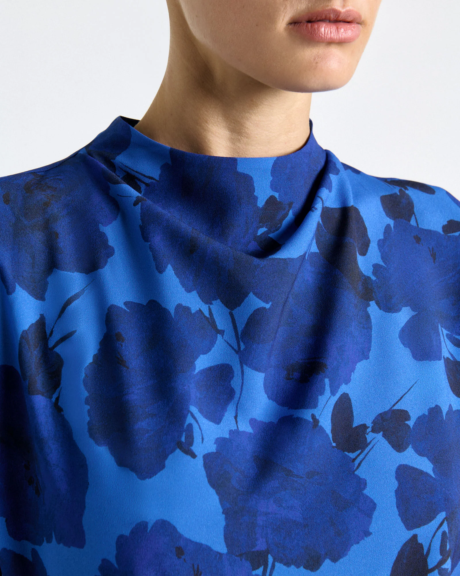Blue Stencil Floral Short Sleeve Blouse - Image 3