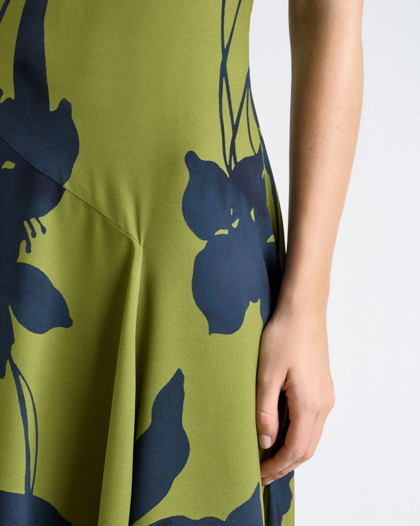 Green Shadow Floral Satin V-neck Maxi Dress - Image 3